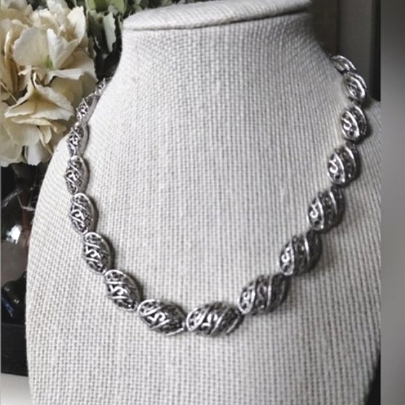 Rare, Vintage, Crown Trifari Filigree Choker Necklace - Picture 9 of 10